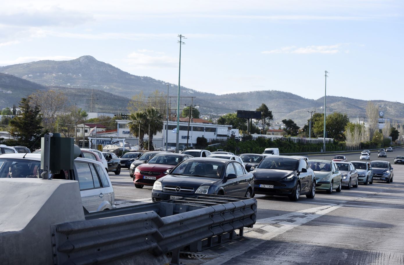 Σκυτάλη στις αραιές νεφώσεις αλλά και την αφρικανική σκόνη από αύριο &#8211; Με τι καιρό θα αρχίσει η επιστροφή των εκδρομέων