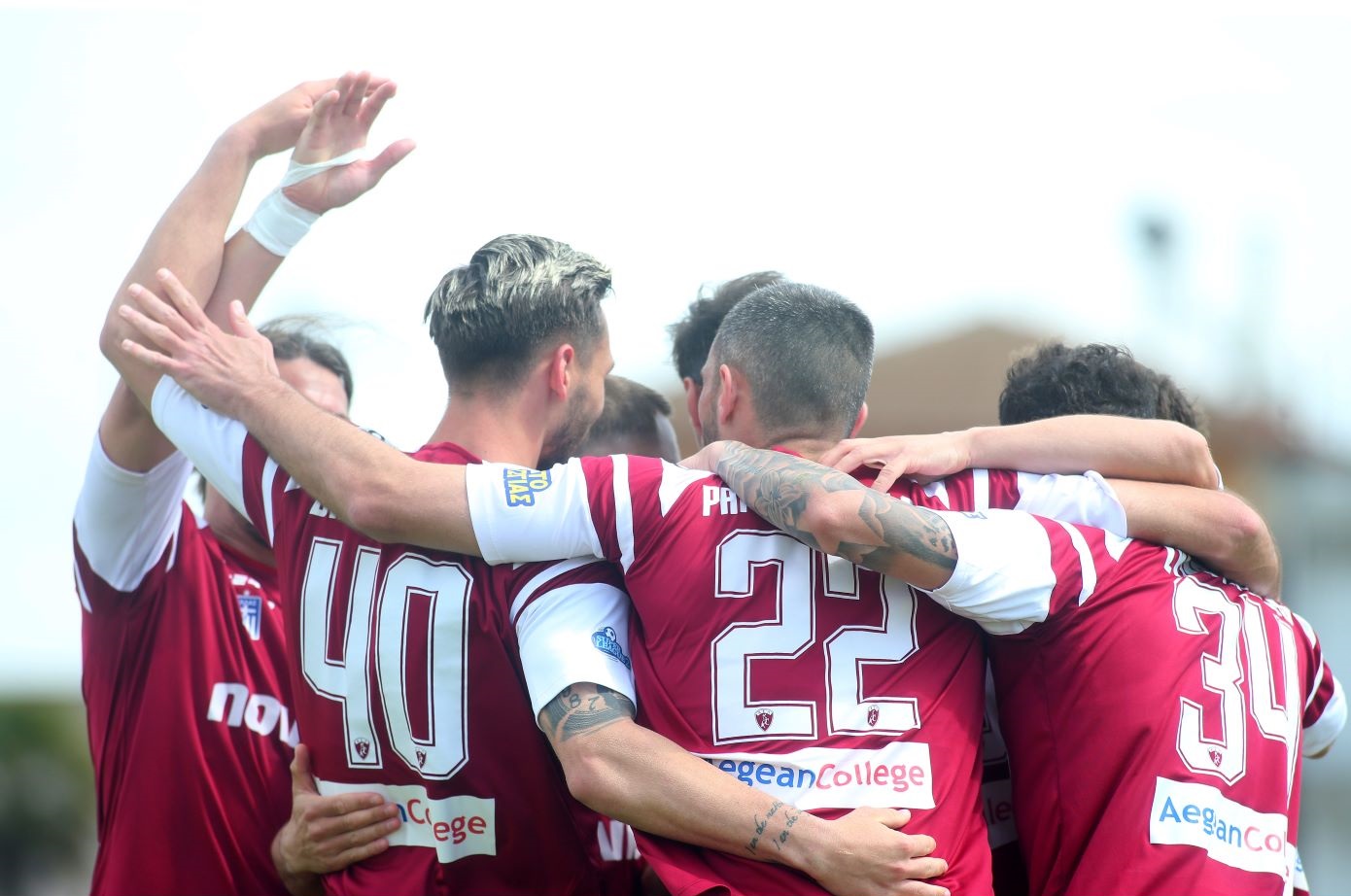 Σαμπάνιες στη Λάρισα: Η ΑΕΛ επιστρέφει στη Super League μετά από 4 χρόνια &#8211; Κλείδωσε την άνοδο με νίκη (2-1) στη Χαλάστρα