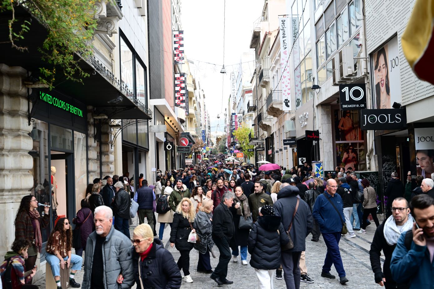 Επιχειρηματίες κλείνουν τα καταστήματά τους και μετακομίζουν σε άλλες περιοχές με φθηνότερο ενοίκιο