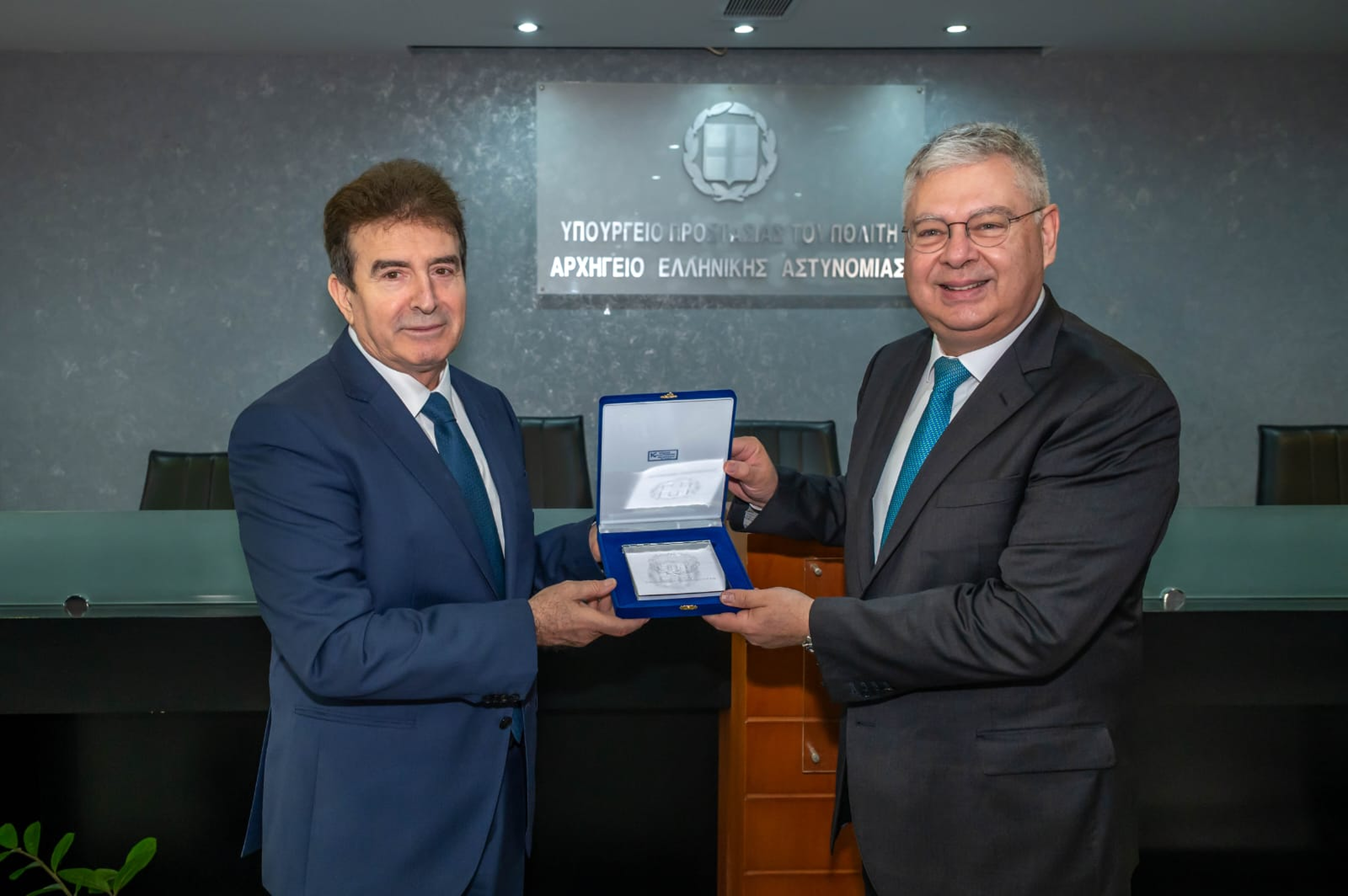 Η Helleniq Energy προχώρησε στη δωρεά 7 οχημάτων στην ΕΛ.ΑΣ. για τις ανάγκες σε Θριάσειο Πεδίο και Δυτική Θεσσαλονίκη
