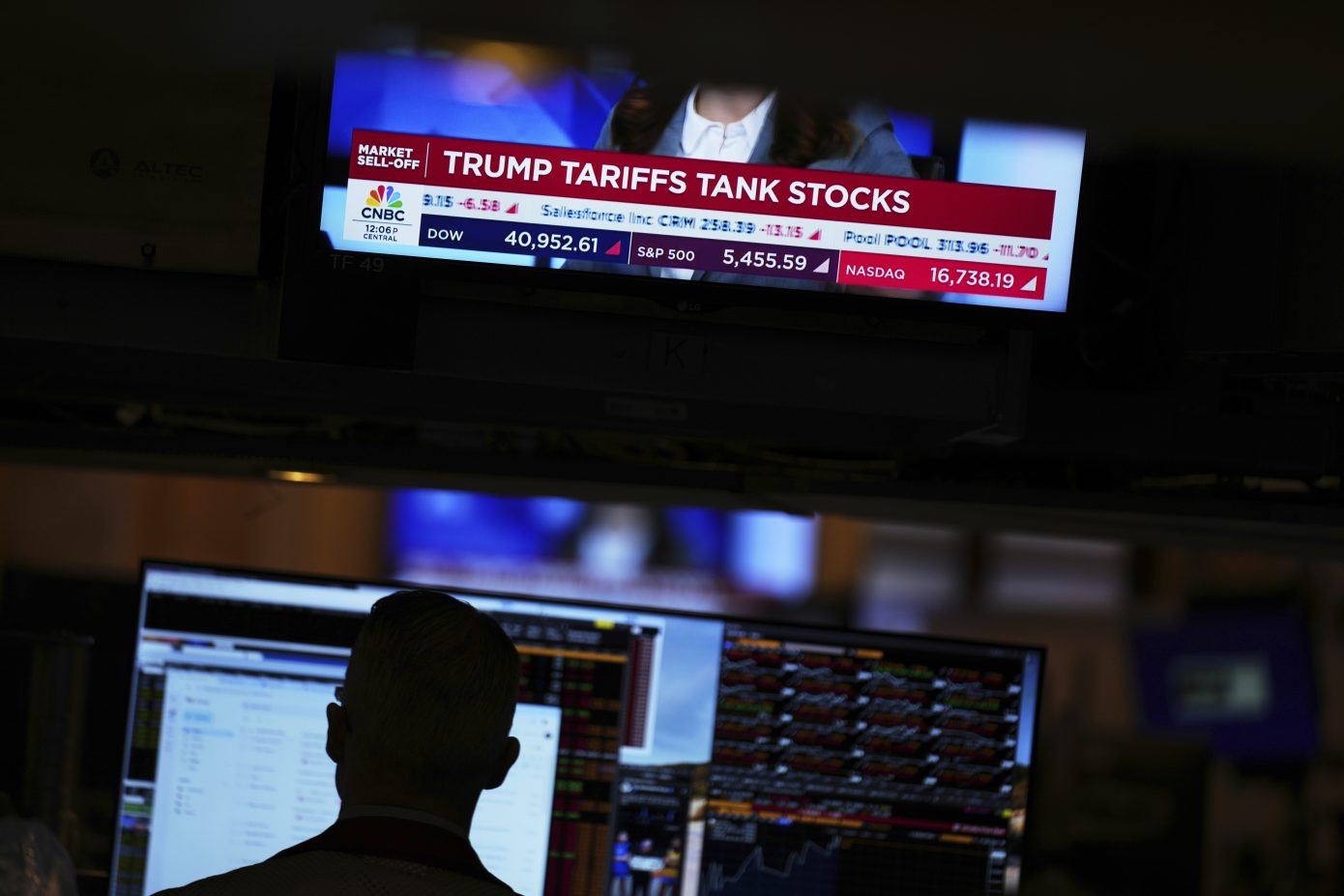 «Κατρακυλά» η Wall Street στον απόηχο των δασμών Τραμπ &#8211; Χάθηκαν πάνω από 2 τρισ. δολάρια – Η χειρότερη συνεδρίαση από το 2020