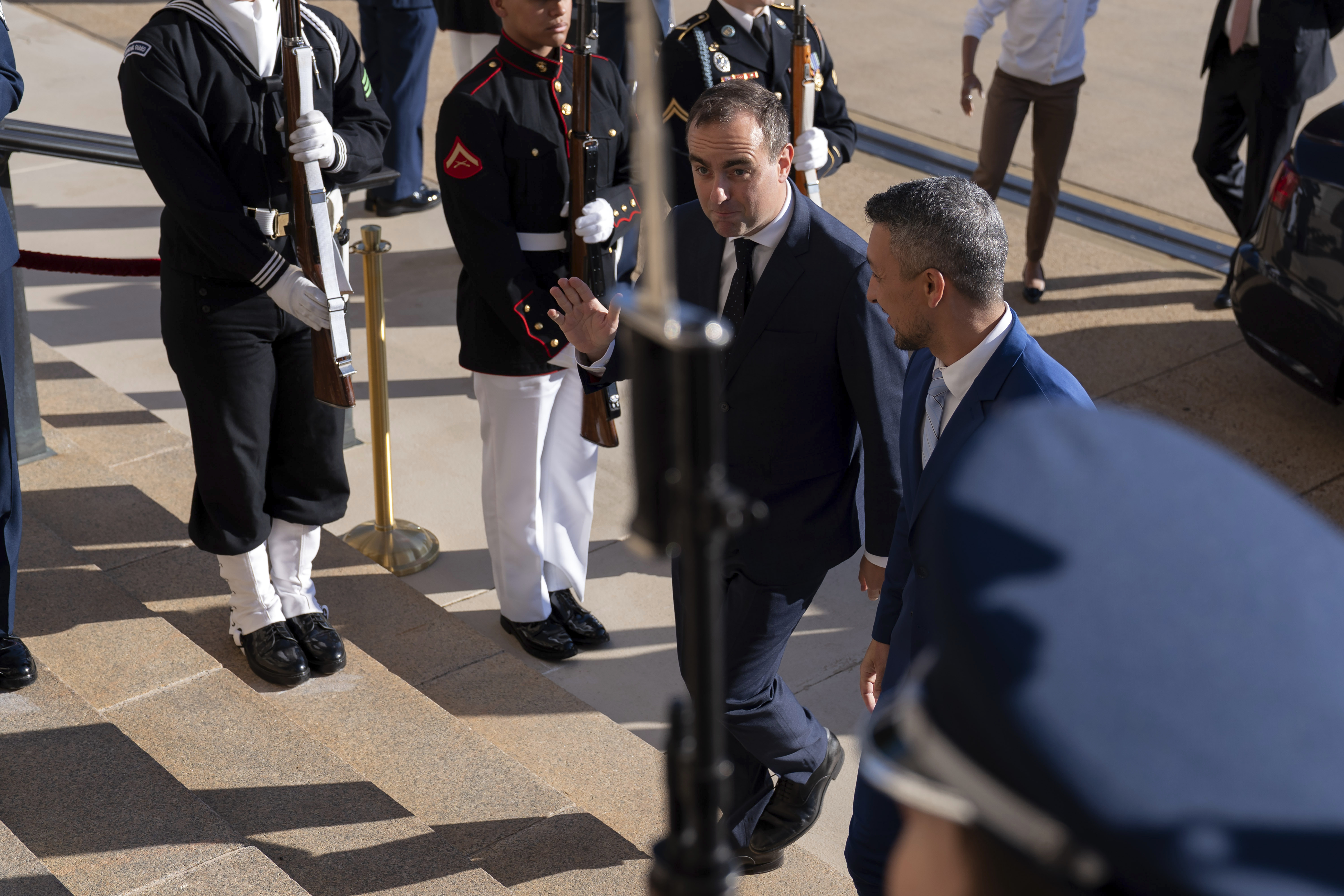 Οι ΗΠΑ προτρέπουν τη Γαλλία να αναλάβει ηγετικό ρόλο στην αμυντική θωράκιση της Ευρώπης