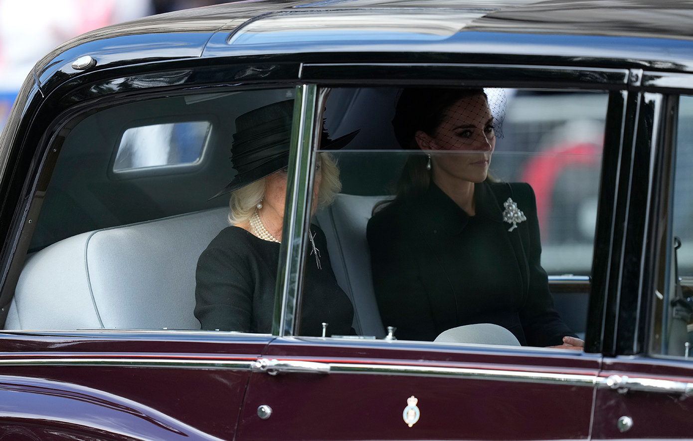 Καμίλα- Κέιτ Μίντλετον Καμίλα- Κέιτ Μίντλετον