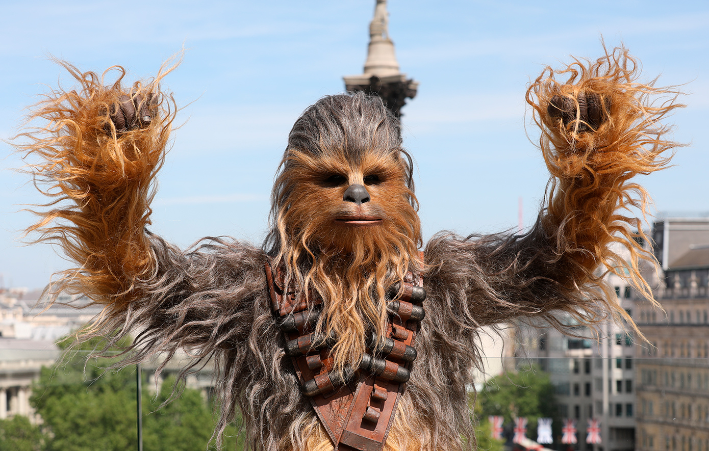 Το τόξο του Τσουμπάκα από ταινίες «Star Wars» πωλήθηκε σε δημοπρασία