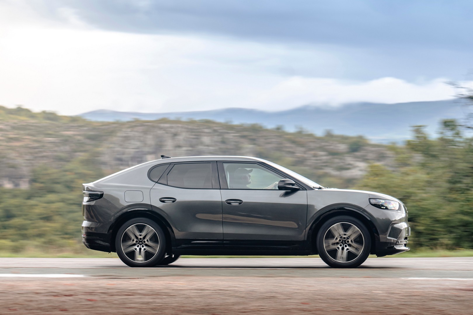 Ford Motor Ελλάς: Οι εργαζόμενοι οδηγούν τα ηλεκτρικά Capri και Explorer