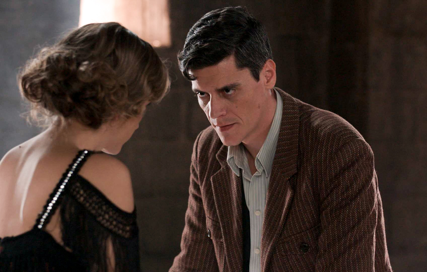 «Grand Hotel»: Η αστυνομία μαθαίνει ότι Εριέττα και Ιάκωβος έχουν κοινό παρελθόν