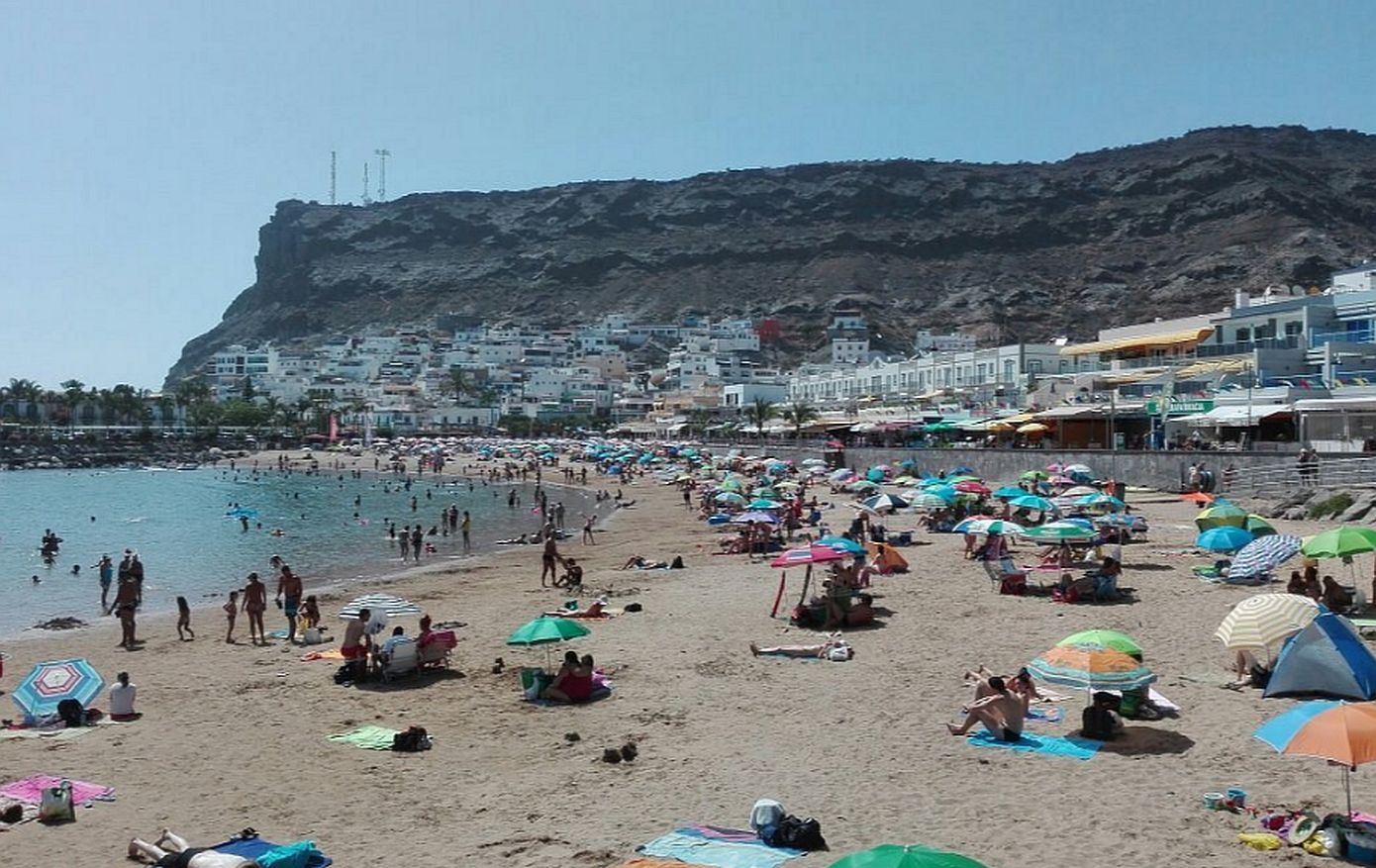Πασίγνωστος τουριστικός προορισμός απαγορεύει τα ηχεία στις παραλίες και επιβάλει βαριά πρόστιμα