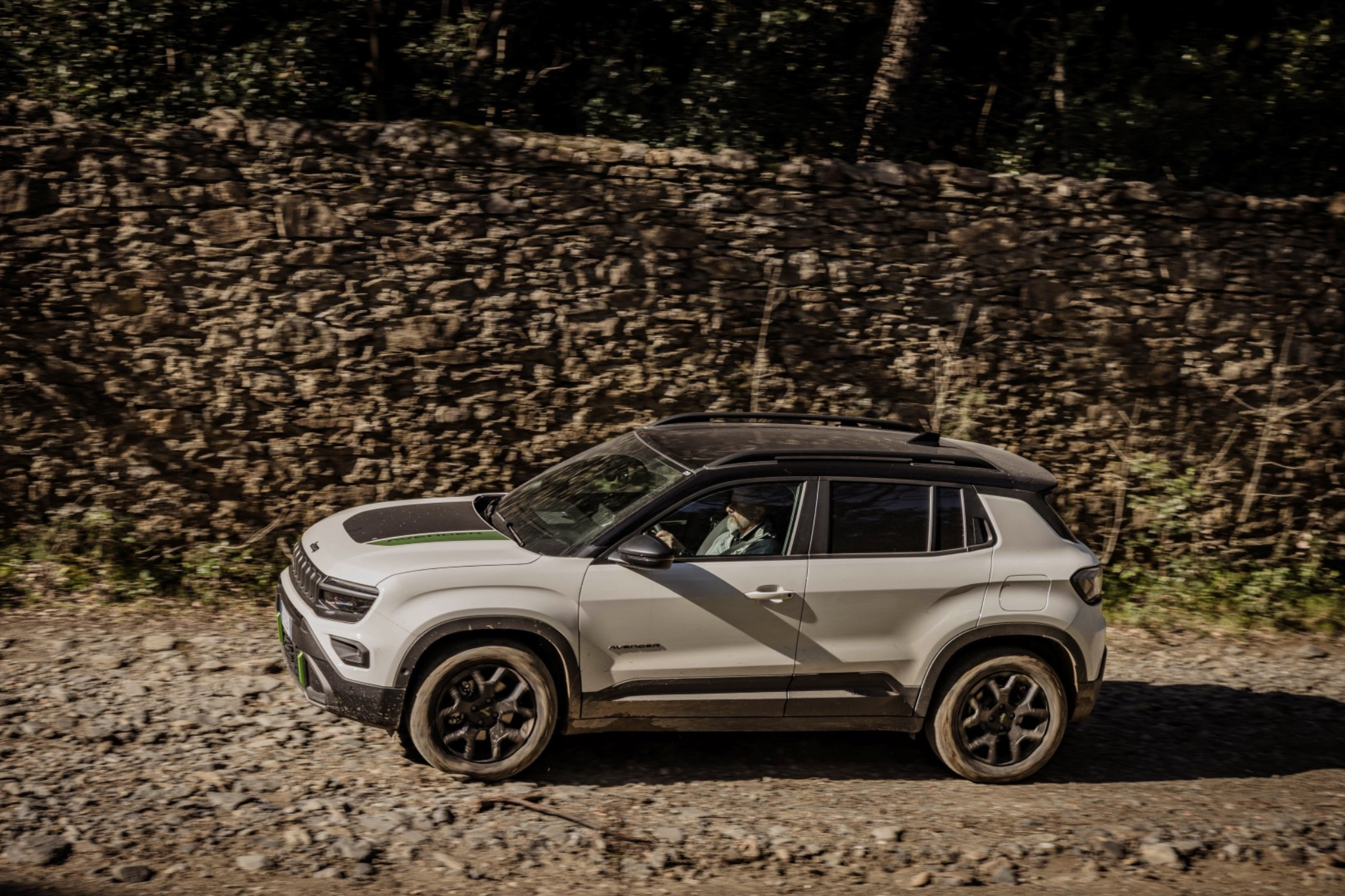 Στην Ελλάδα το ισχυρότερο Jeep Avenger 4xe