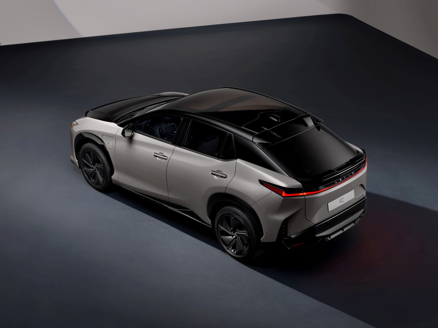 Το Lexus RZ διαθέτει 2 νέα καινοτόμα συστήματα Το Lexus RZ διαθέτει 2 νέα καινοτόμα συστήματα