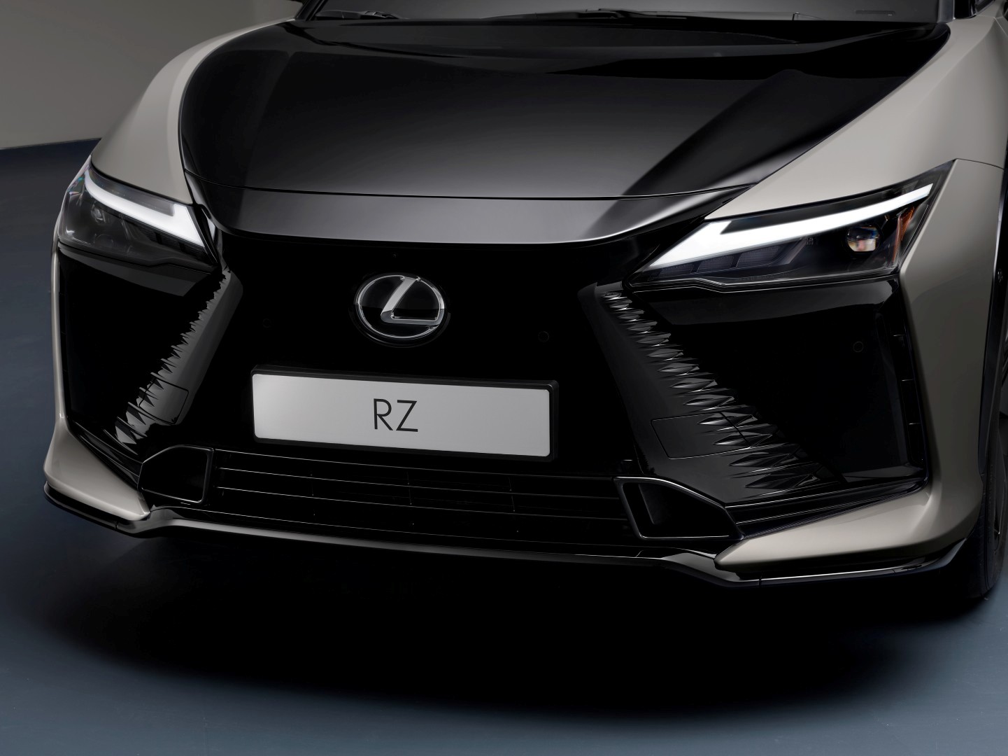 Το Lexus RZ διαθέτει 2 νέα καινοτόμα συστήματα Το Lexus RZ διαθέτει 2 νέα καινοτόμα συστήματα