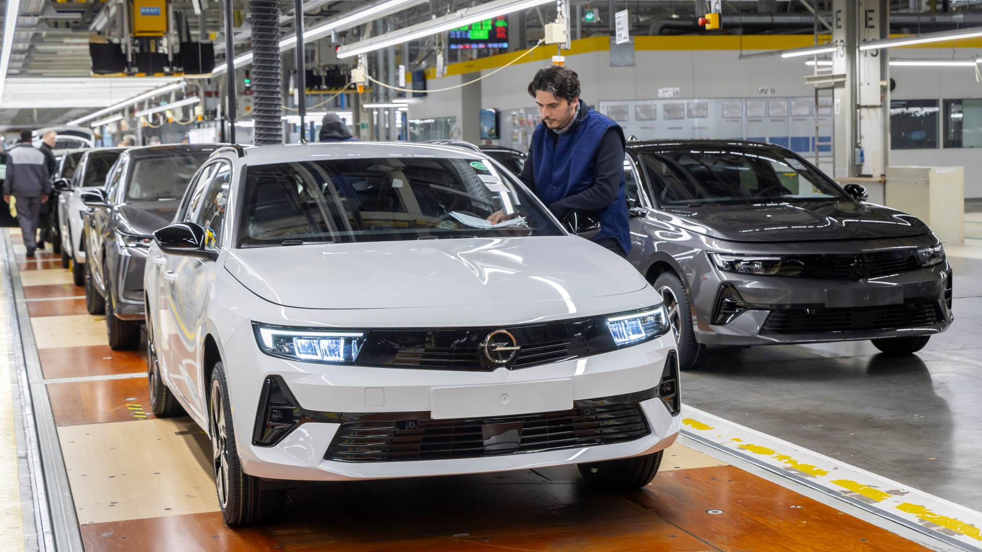 Τα νέα Opel Grandland Electric και Astra Electric είναι «made in Germany» Τα νέα Opel Grandland Electric και Astra Electric είναι «made in Germany»
