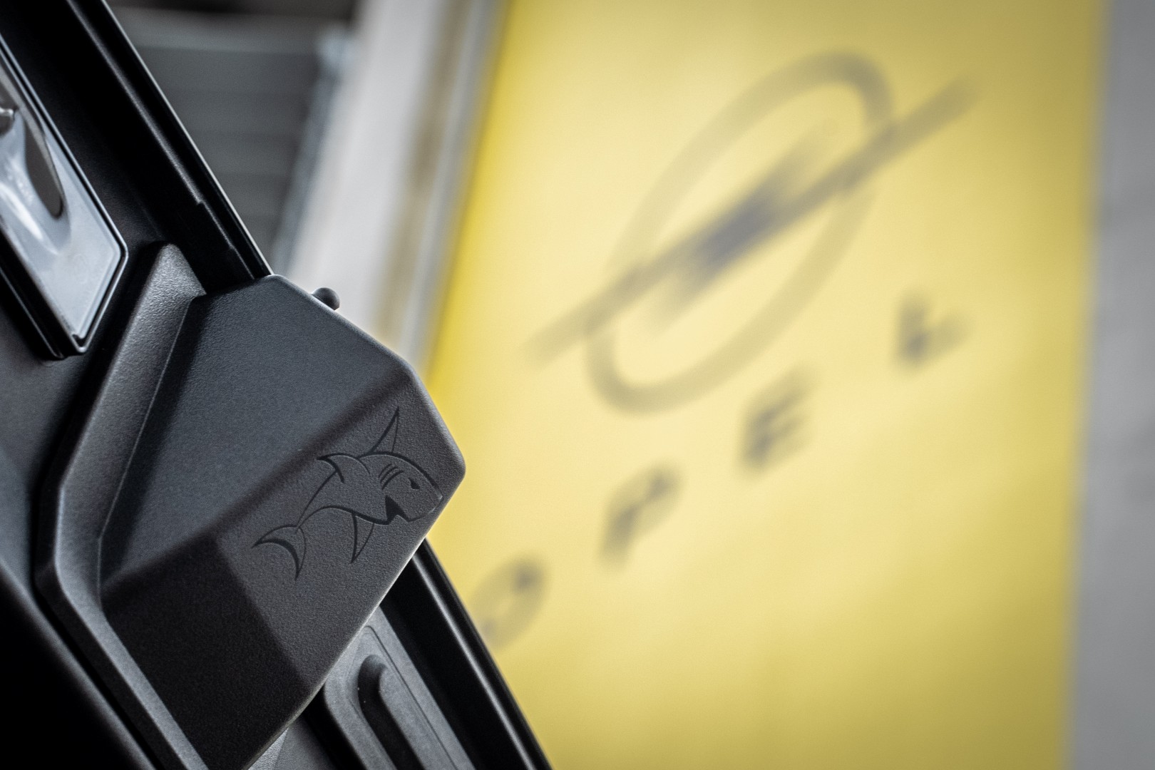 Το νέο Opel Grandland κρύβει... καρχαρίες στο εσωτερικό του Το νέο Opel Grandland κρύβει... καρχαρίες στο εσωτερικό του