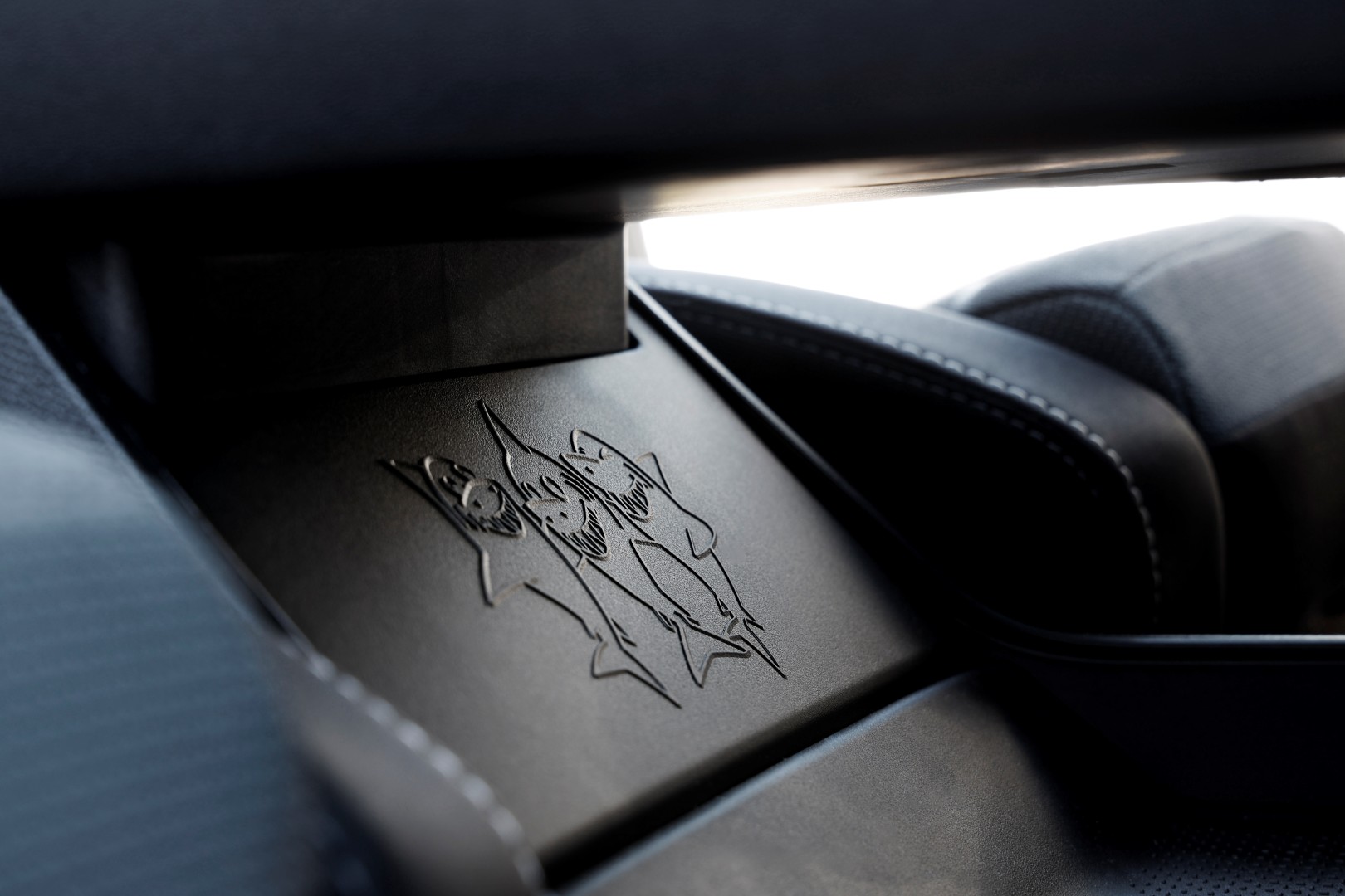 Το νέο Opel Grandland κρύβει... καρχαρίες στο εσωτερικό του Το νέο Opel Grandland κρύβει... καρχαρίες στο εσωτερικό του