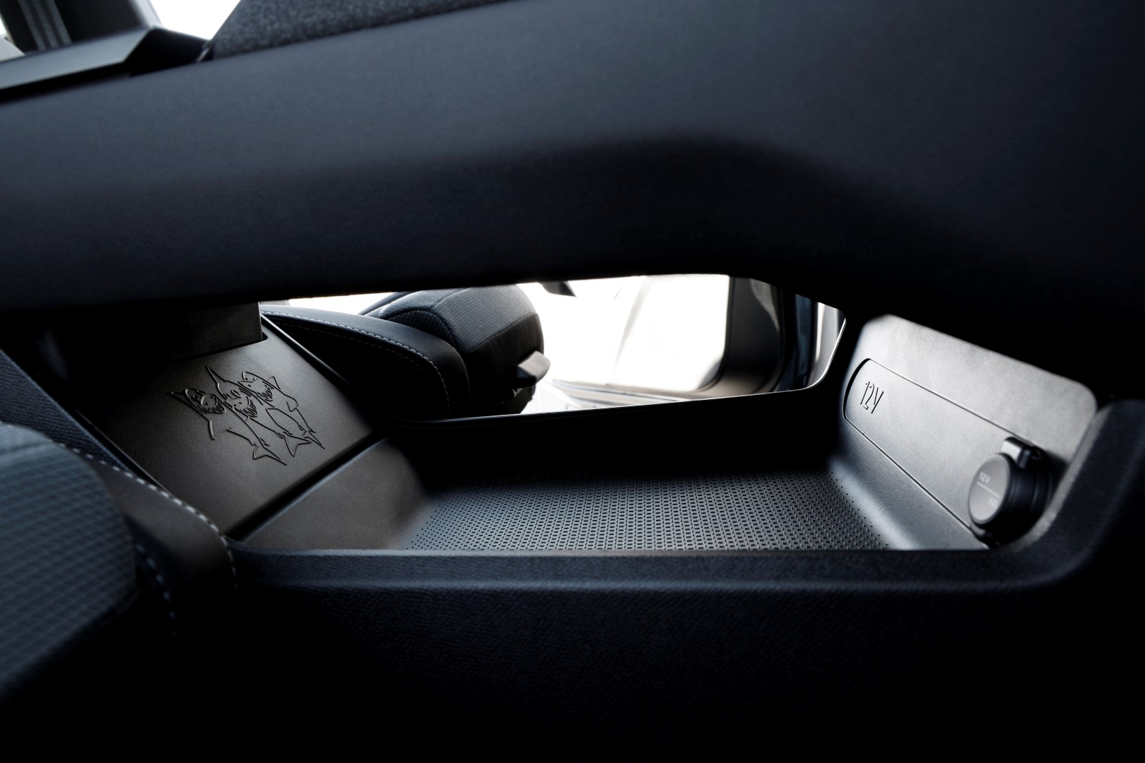 Το νέο Opel Grandland κρύβει... καρχαρίες στο εσωτερικό του Το νέο Opel Grandland κρύβει... καρχαρίες στο εσωτερικό του