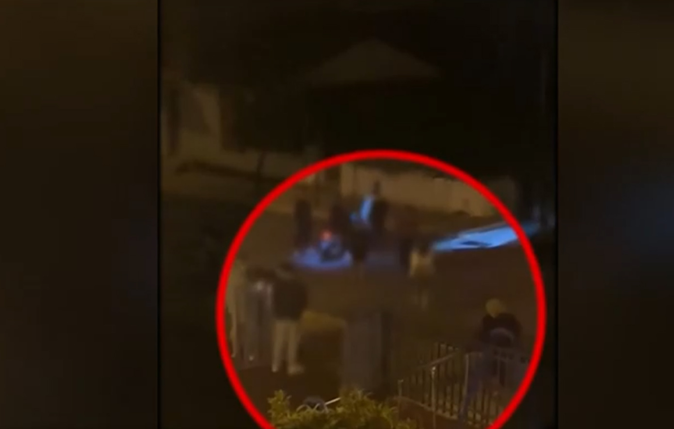 «Τρόμαξα, είπα “θα με κάψουν”»: Συγκλονίζει η ηλικιωμένη που της πέταξαν κροτίδες ανήλικοι στον Πόρο – Βίντεο ντοκουμέντο
