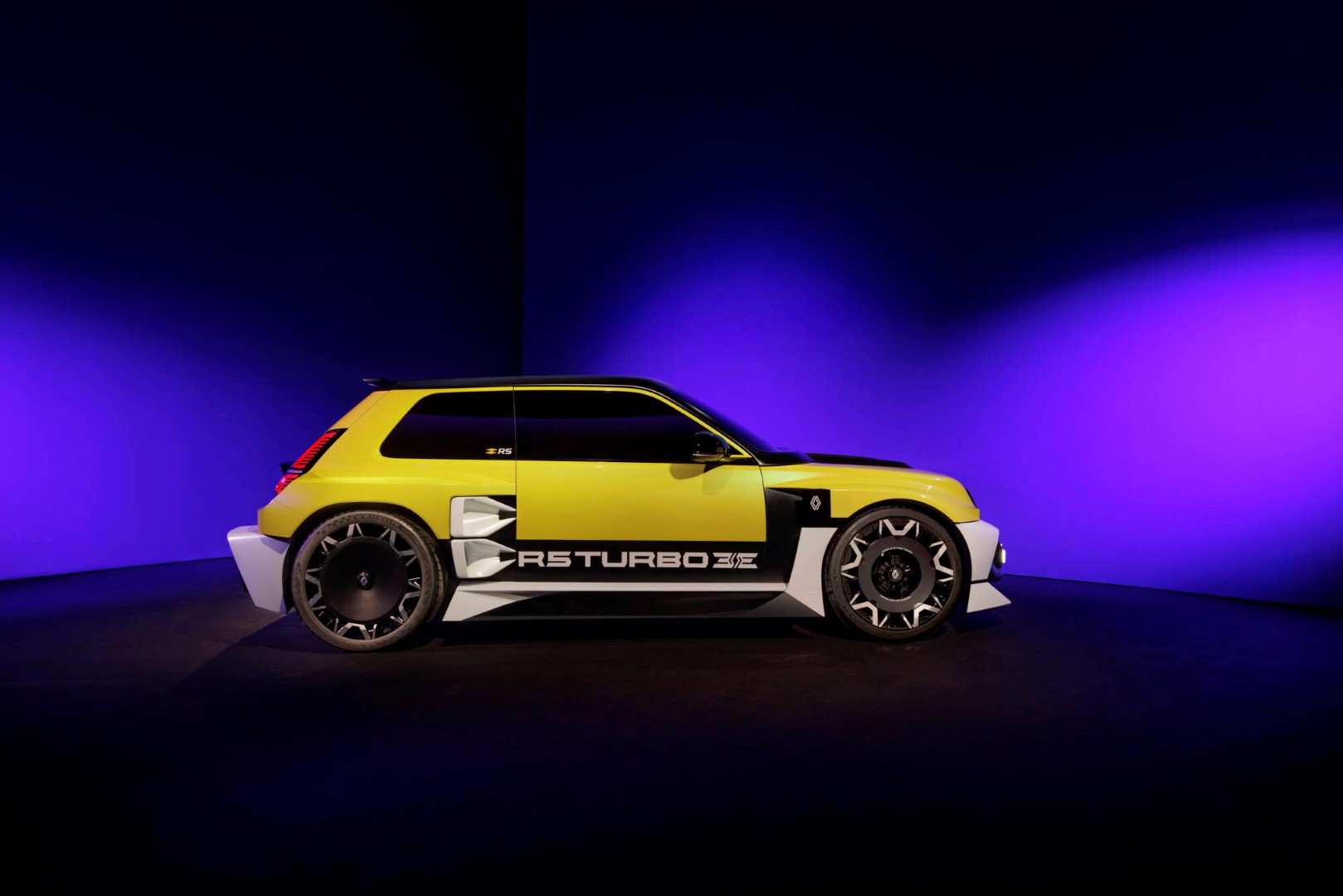 Άνοιξαν οι παραγγελίες για το Renault 5 Turbo 3E