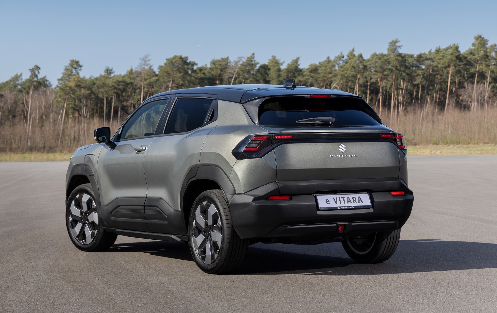 Αυτό είναι το αμιγώς ηλεκτρικό Suzuki e Vitara