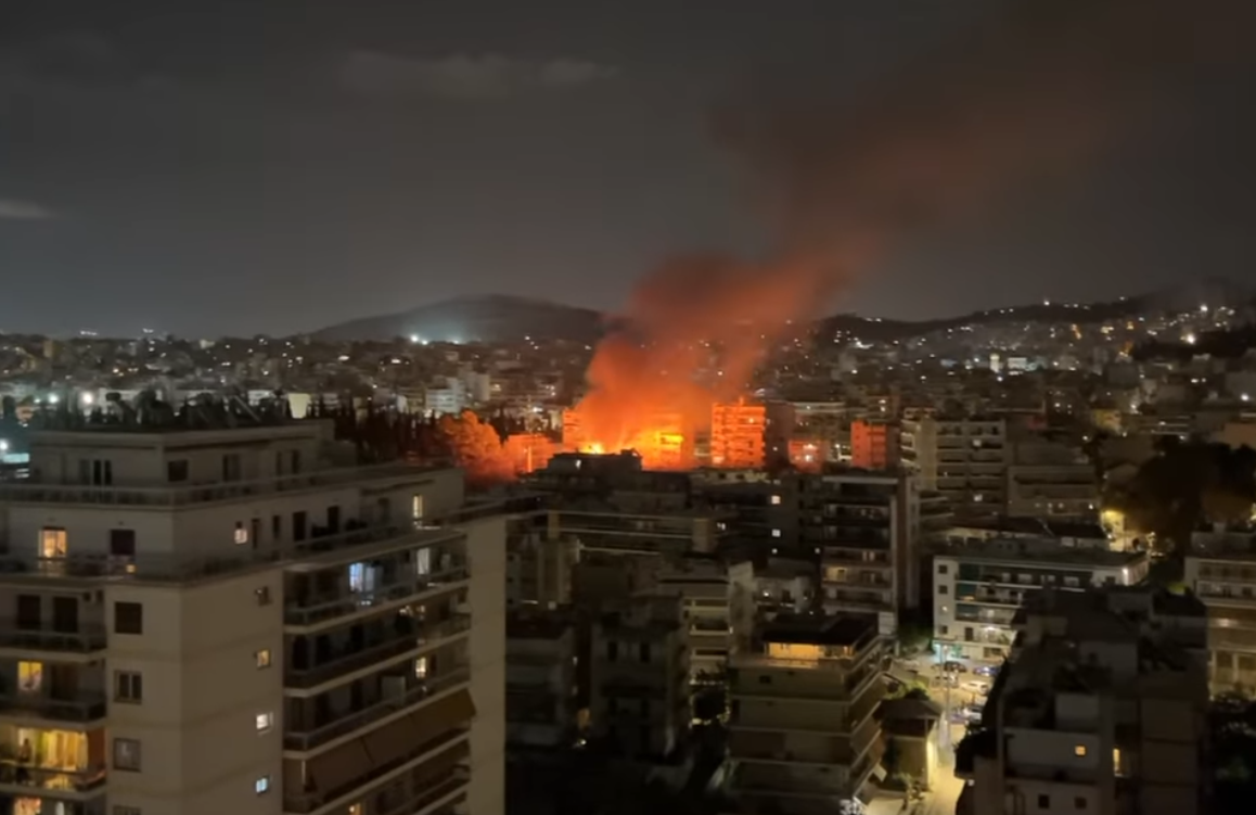 Μεγάλη φωτιά σε εγκαταλελειμμένο εργοστάσιο στα Άνω Πατήσια &#8211; Δείτε βίντεο