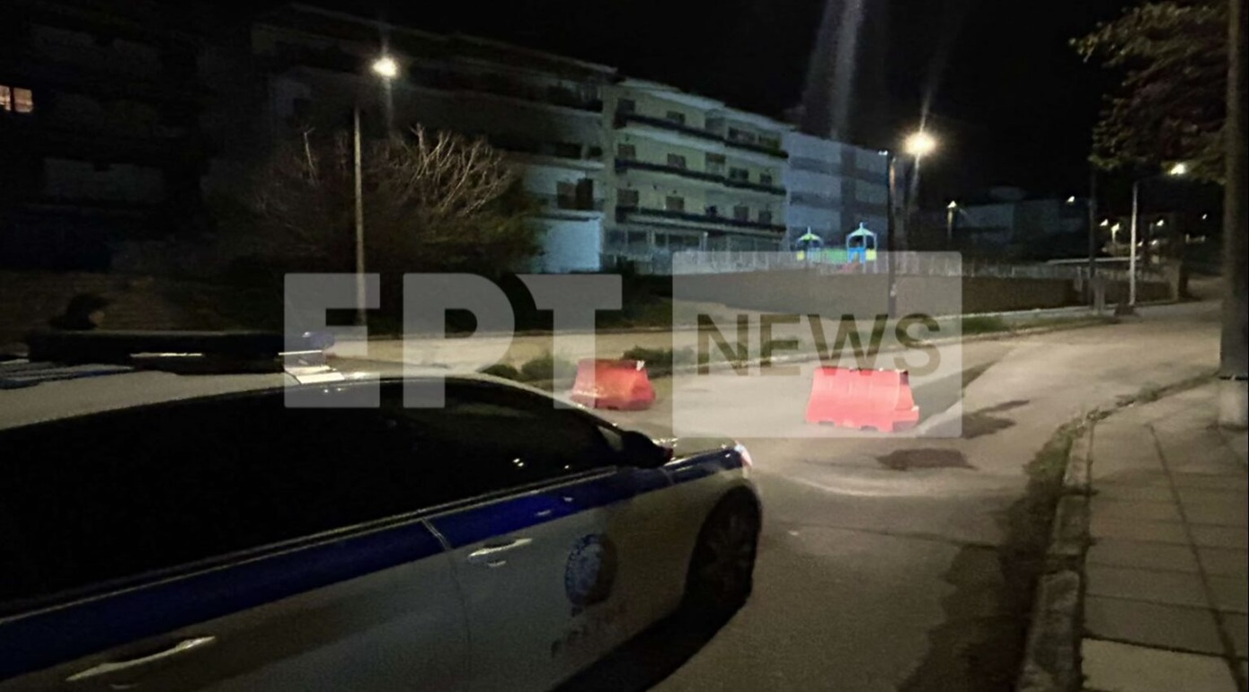 Αναστάτωση στο Άργος Ορεστικό: Νεαροί τρομοκράτησαν ηλικιωμένη και έπειτα έκλεισαν κεντρικό δρόμο