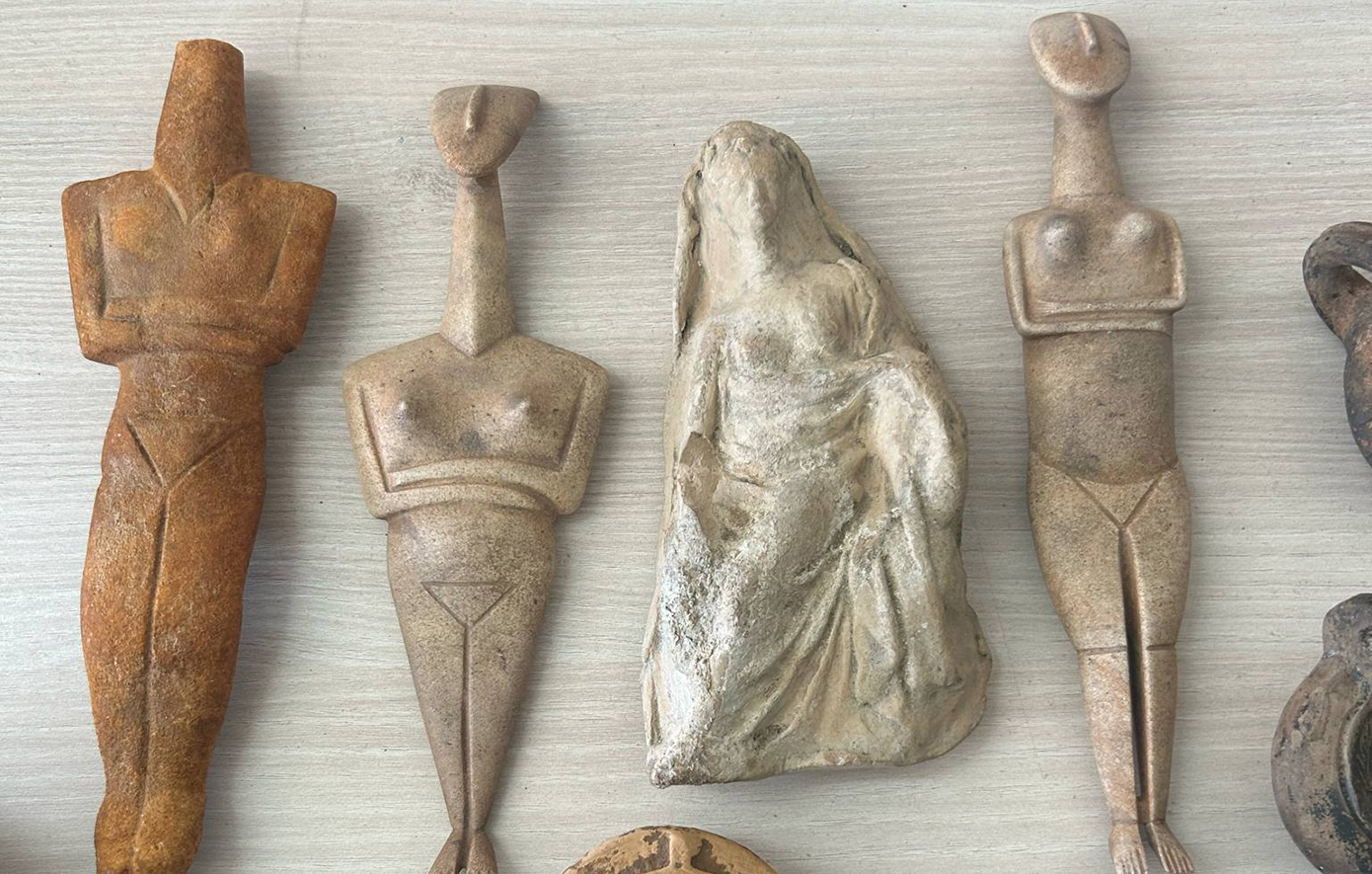 Νέο χτύπημα στην αρχαιοκαπηλία – Βρέθηκαν ειδώλια ανυπολόγιστης αξίας, έγιναν συλλήψεις