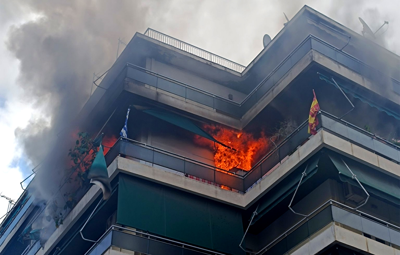 Συναγερμός στη Μεσογείων για πυρκαγιά σε διαμέρισμα 4ου ορόφου – Απεγκλωβίστηκε ηλικιωμένη