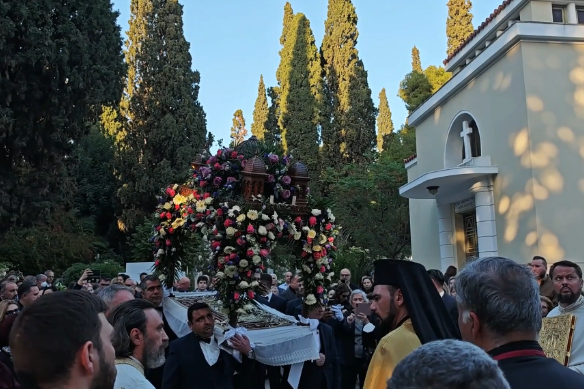 Βίντεο με την περιφορά του Επιταφίου στο Α’ Νεκροταφείο Αθηνών