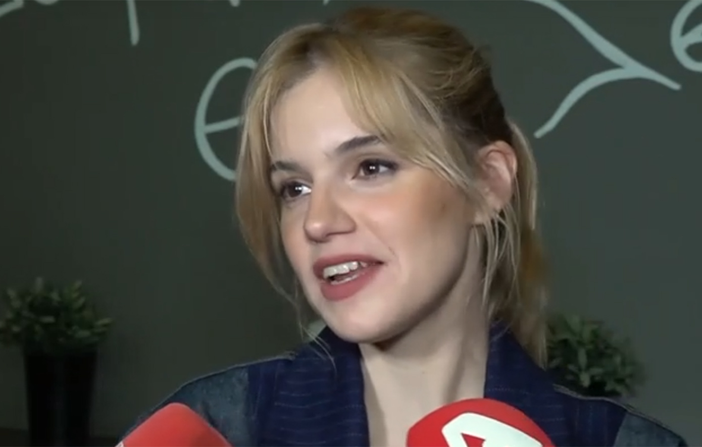 Ρώτησαν τη Νατάσα Εξηνταβελώνη για τον Πάνο Βλάχο &#8211; Δείτε στο βίντεο πώς αντέδρασε η ηθοποιός