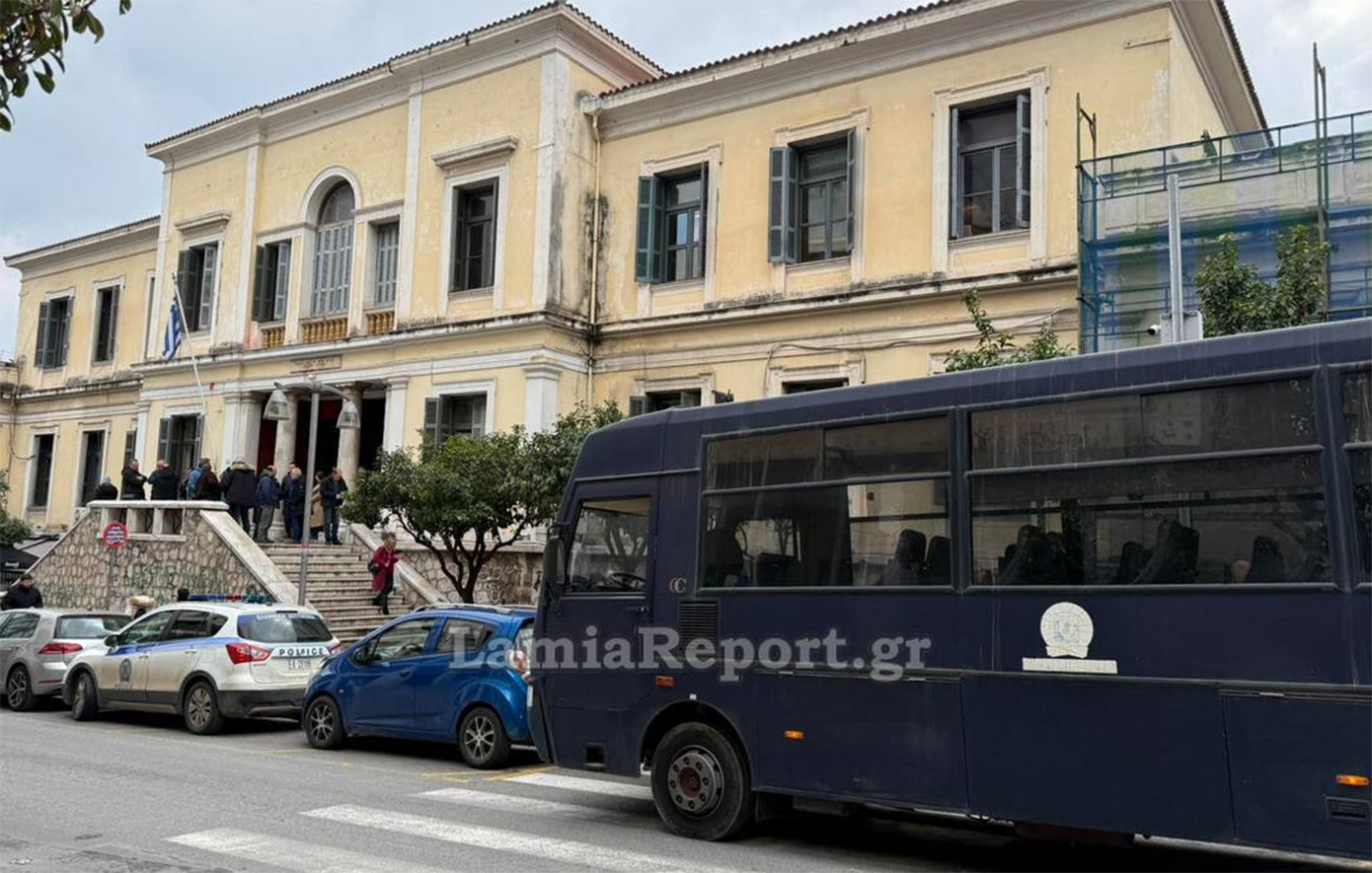 Ελεύθεροι οι δύο Ρομά στη Φθιώτιδα που πυροβόλησαν και τραυμάτισαν με καραμπίνα δύο νεαρά άτομα