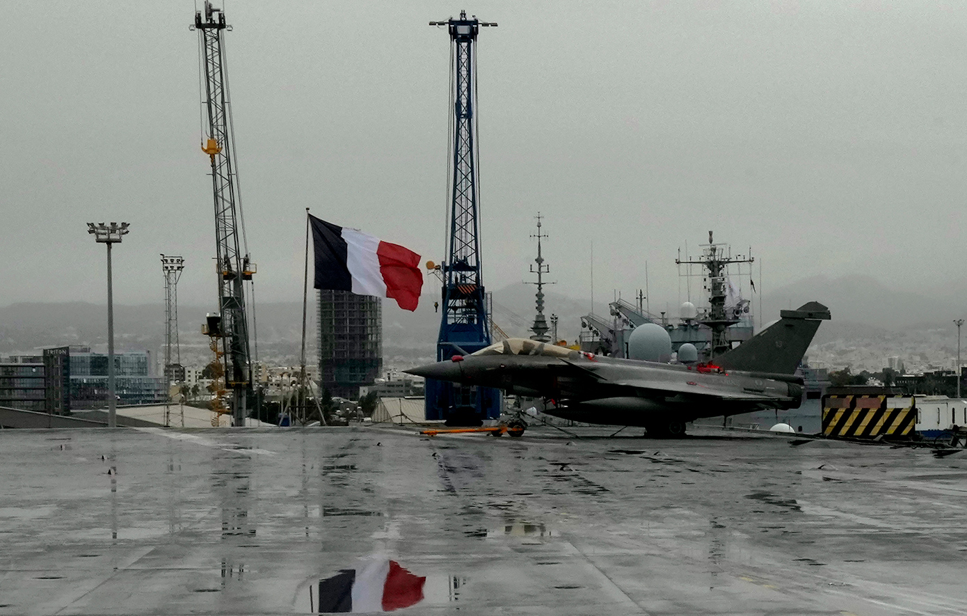 Επικίνδυνο σκηνικό έντασης με την Τουρκία στήνεται στο Αιγαίο: Οι Γάλλοι στέλνουν στα ύδατά μας το αεροπλανοφόρο «Σαρλ ντε Γκωλ» με 22 Rafale