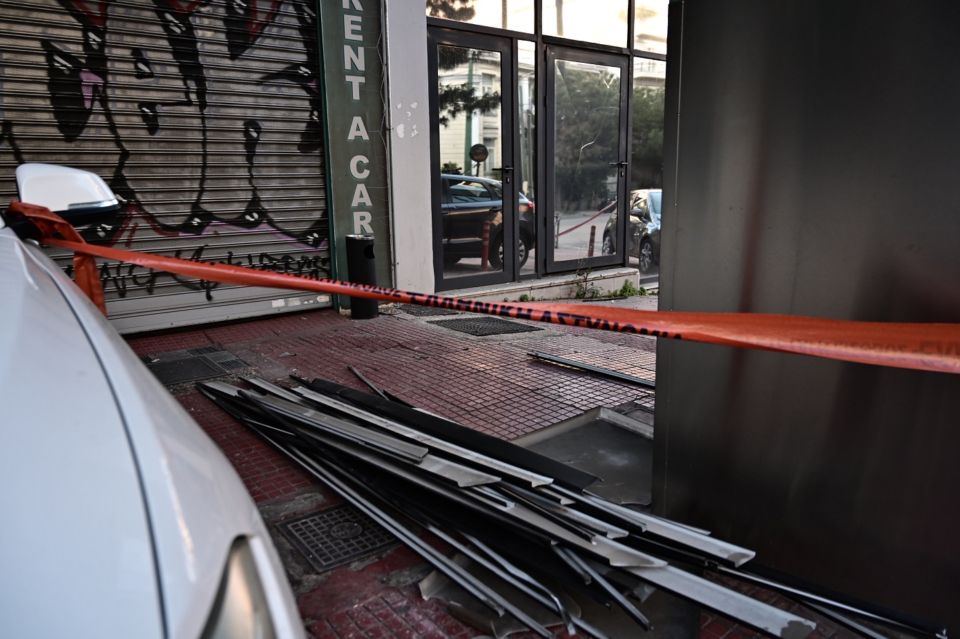 H επόμενη μέρα από την έκρηξη στην Hellenic Train: Ζημιές στον ημιώροφο και σε σταθμευμένα IX &#8211; Δείτε φωτογραφίες