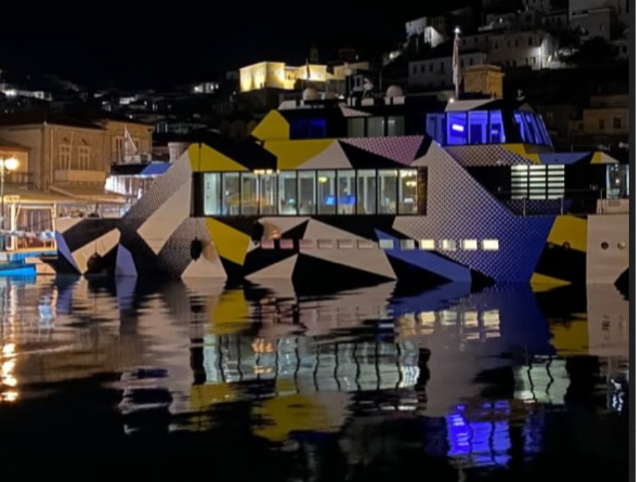 Ο Δάκης Ιωάννου αποκάλυψε την φετινή έκθεση στα σφαγεία της Ύδρας