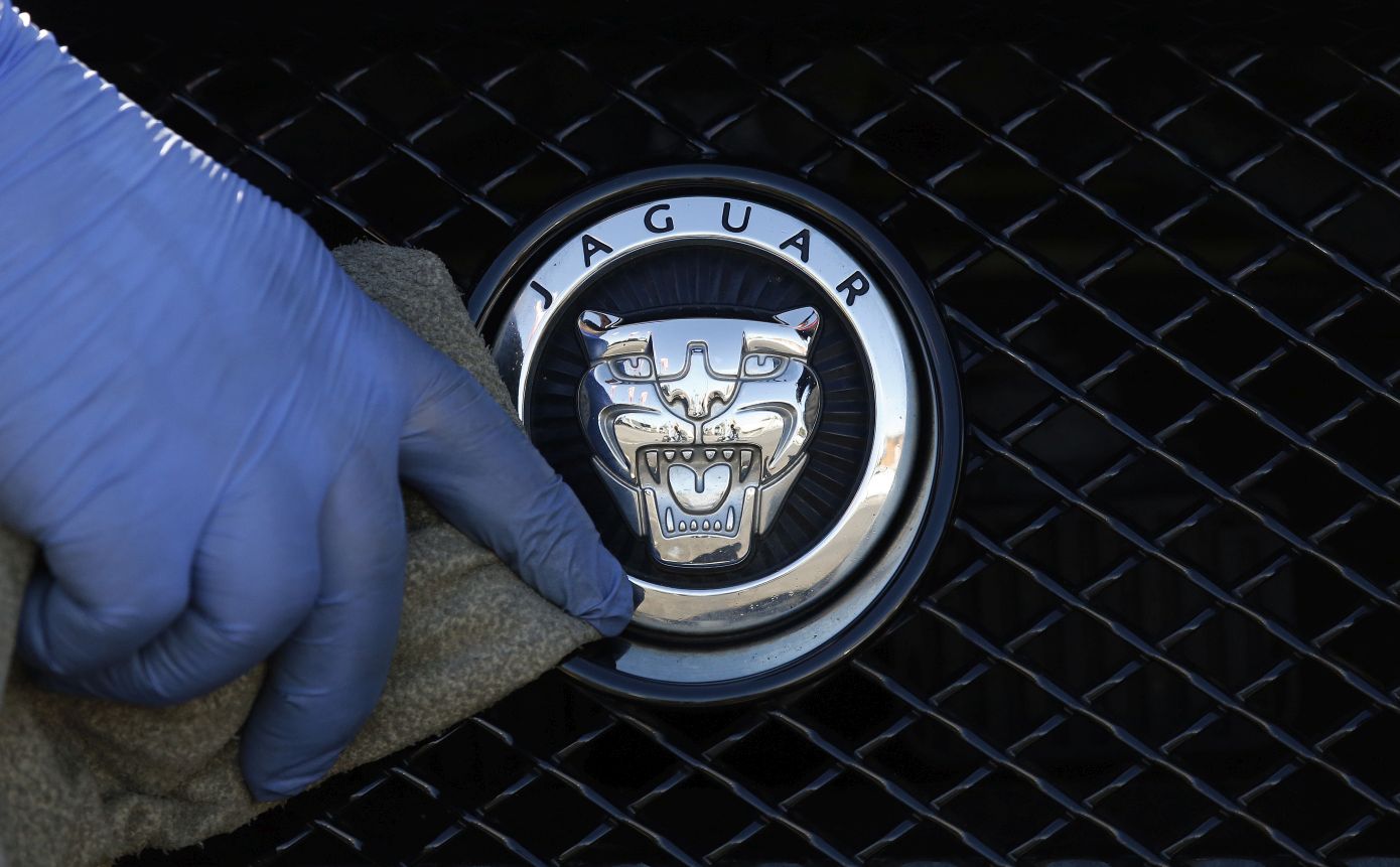 Η Jaguar Land Rover αναστέλλει για έναν μήνα τον εφοδιασμό της αγοράς στις ΗΠΑ λόγω δασμών
