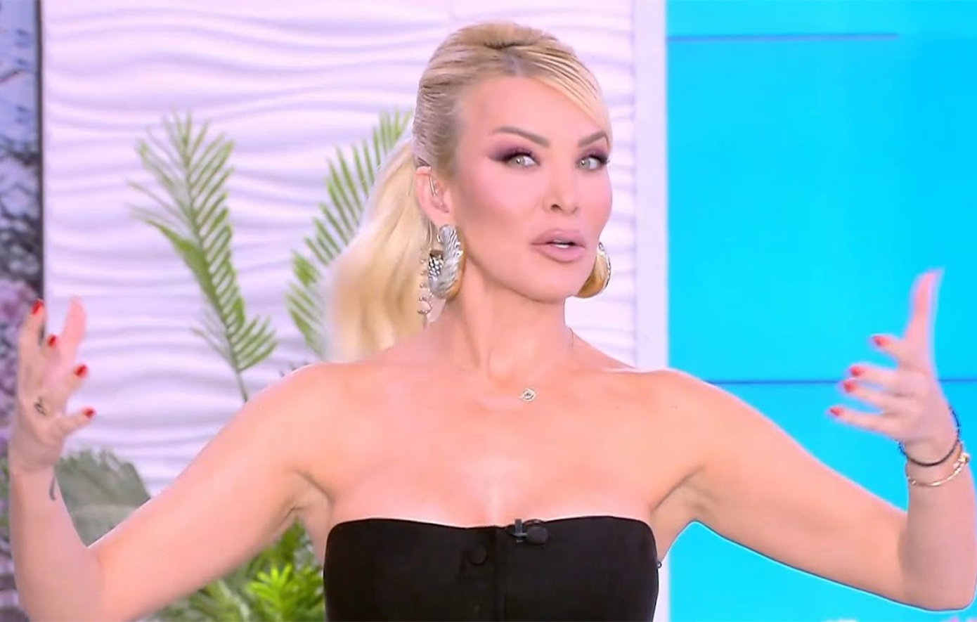 Καινούργιου: «Να πούμε χρόνια πολλά στον Λιάγκα &#8211; Δεν χρειάζεται να γυρίσετε να τον δείτε, έχουμε πιο ωραία εκπομπή»