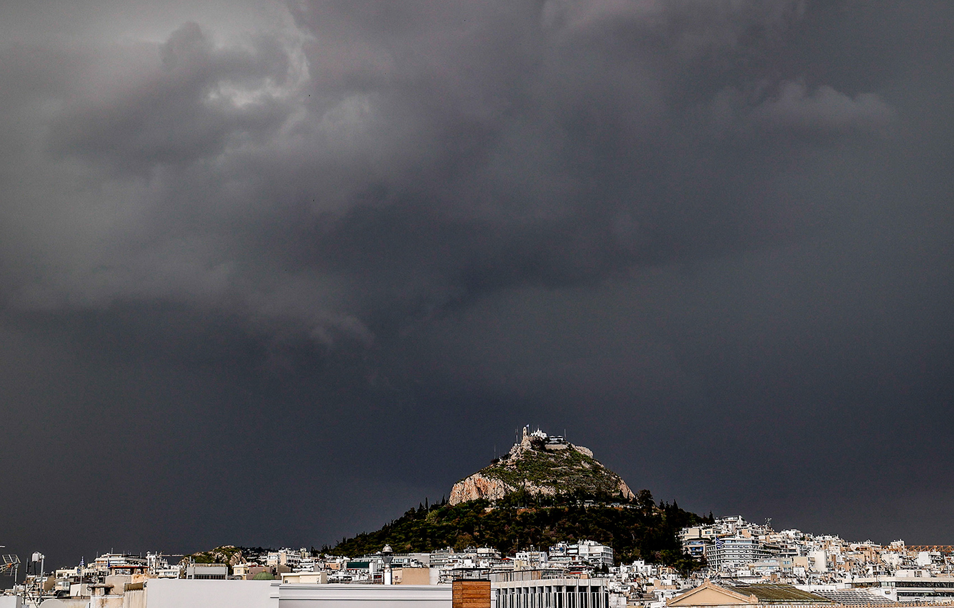 Πολικός αεροχείμαρρος ρίχνει μέχρι και 10 βαθμούς τη θερμοκρασία – Πότε αλλάζει το σκηνικό του καιρού