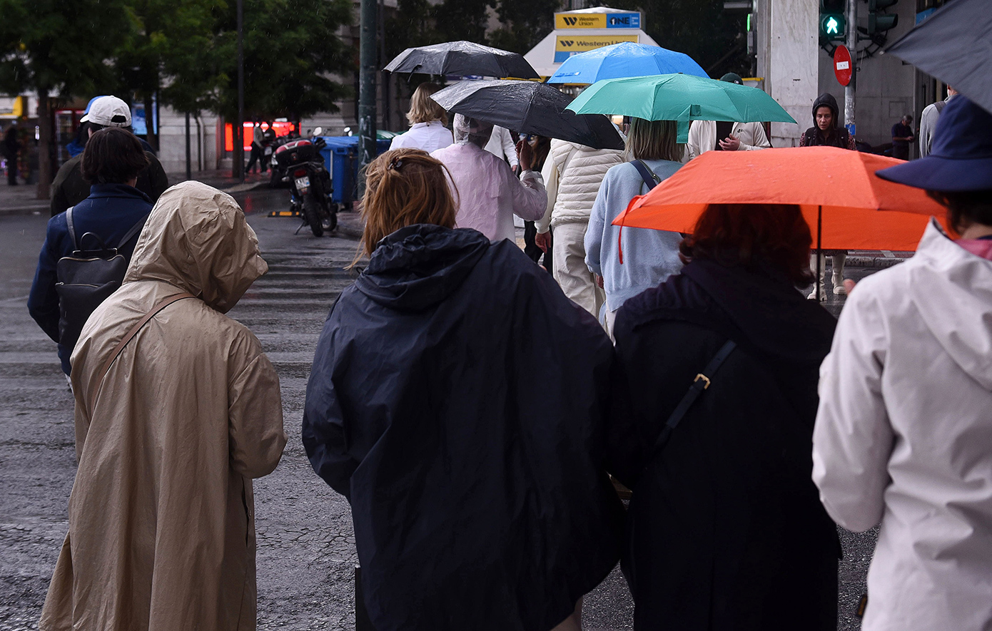 Βροχές, καταιγίδες και πτώση της θερμοκρασίας &#8211; Ποιες περιοχές θα «χτυπήσουν» τα έντονα φαινόμενα;