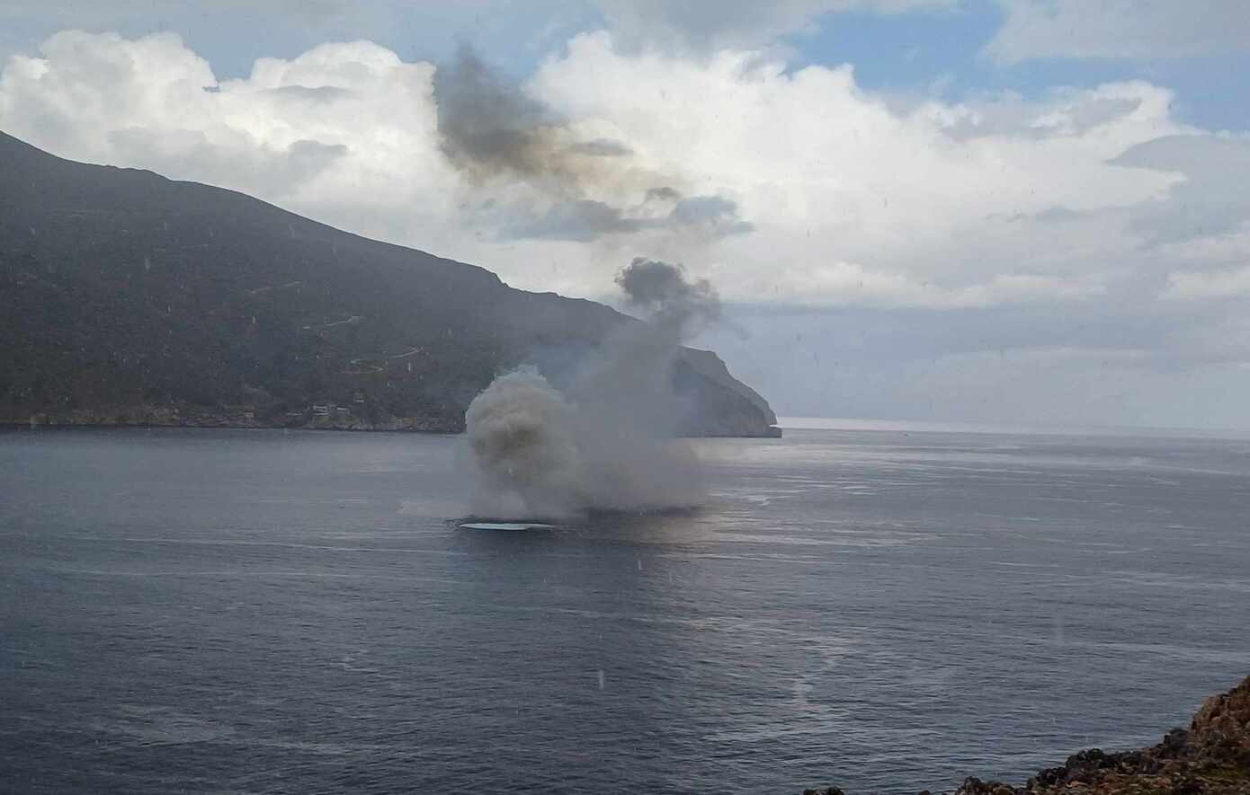 Στιγμή-ορόσημο: Πλοίο ποντίστηκε στα Χανιά – Δημιουργείται το πρώτο καταδυτικό πάρκο της Ελλάδας