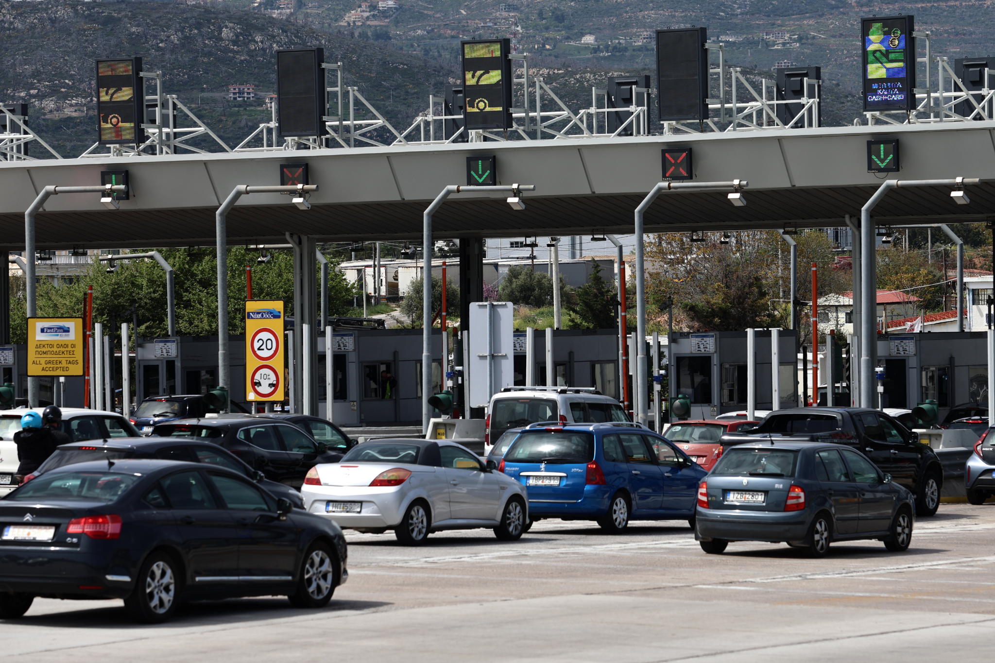 Με αμείωτο ρυθμό η έξοδος των εκδρομέων του Πάσχα: Πού εντοπίζονται μεγάλες καθυστερήσεις &#8211; Δείτε χάρτη
