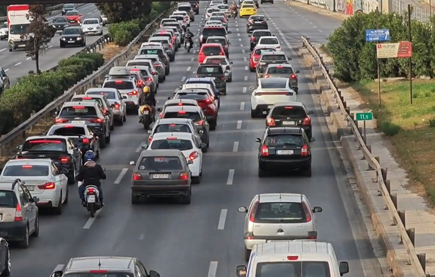 Κορυφώνεται η έξοδος των εκδρομέων του Πάσχα – Αυξημένη κίνηση στους δρόμους, γεμάτα φεύγουν πλοία και ΚΤΕΛ