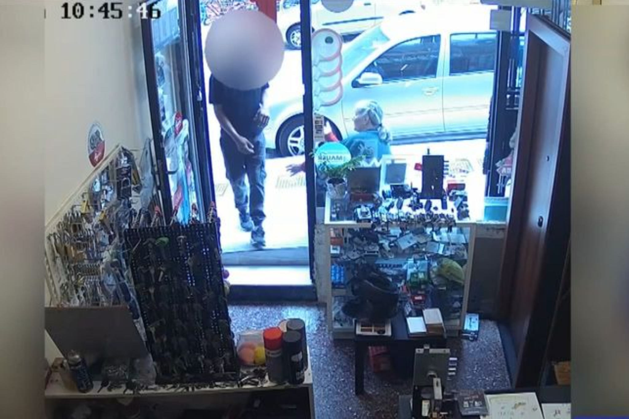 Σεσημασμένος άρπαξε αλυσίδα από τον λαιμό ηλικιωμένης στην Αθήνα – Βίντεο ντοκουμέντο