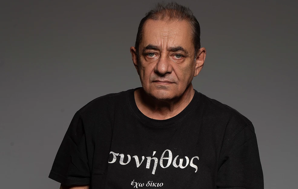 Η απάντηση του Αντώνη Καφετζόπουλου για τη σύλληψή του για οπλοκατοχή: «Τα έχω από το 1994 για παραστάσεις, ταινίες και σειρές»