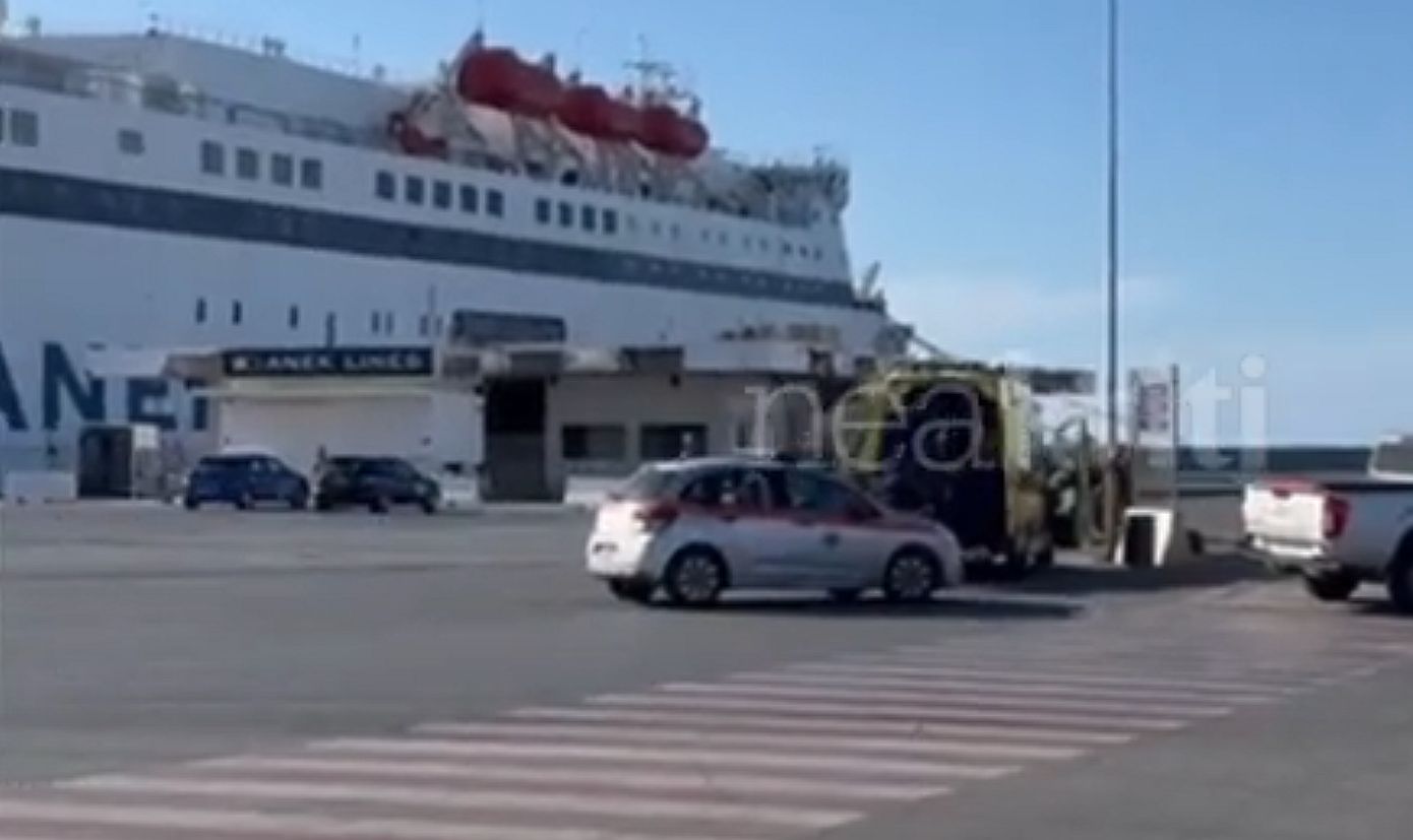 Αυτοκίνητο έπεσε στη θάλασσα στο λιμάνι του Ηρακλείου – Ανασύρθηκε χωρίς τις αισθήσεις του ο 44χρονος οδηγός