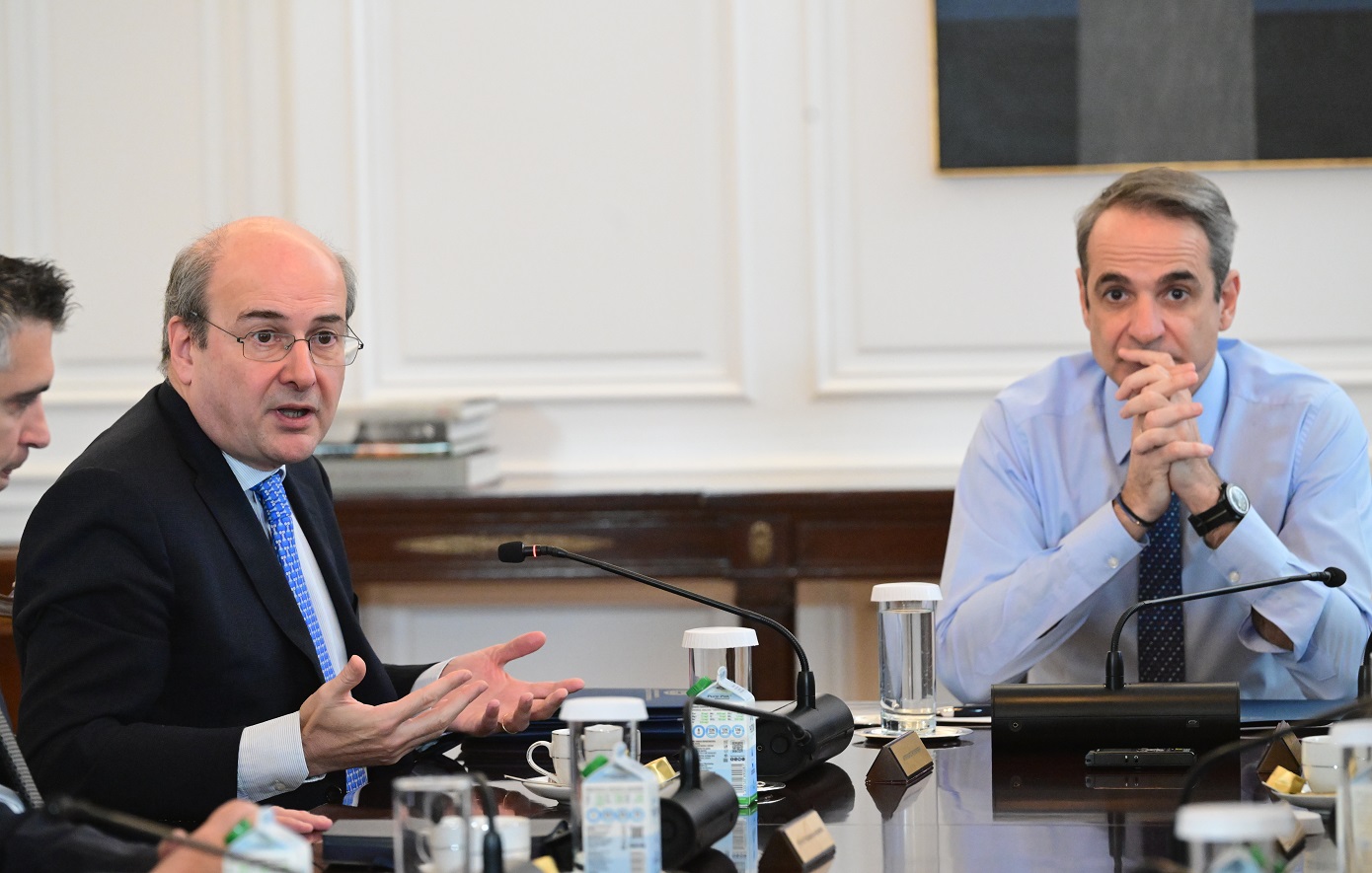Οι προτεραιότητες που έθεσε το κυβερνητικό συμβούλιο μετά τους δασμούς Τραμπ – Τι ιεραρχείται σε επενδύσεις και ανταγωνιστικότητα