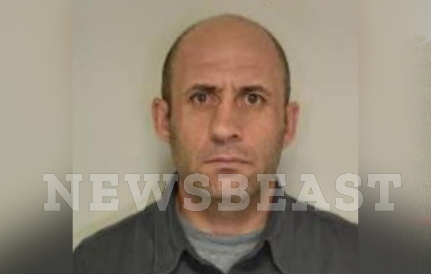 Εκτέλεση «θαμνάκια» με καλάσνικοφ και 30 σφαίρες: Πού στρέφονται οι έρευνες της ΕΛ.ΑΣ. – Ο παλιός «νονός» και η ρωσόφωνη μαφία