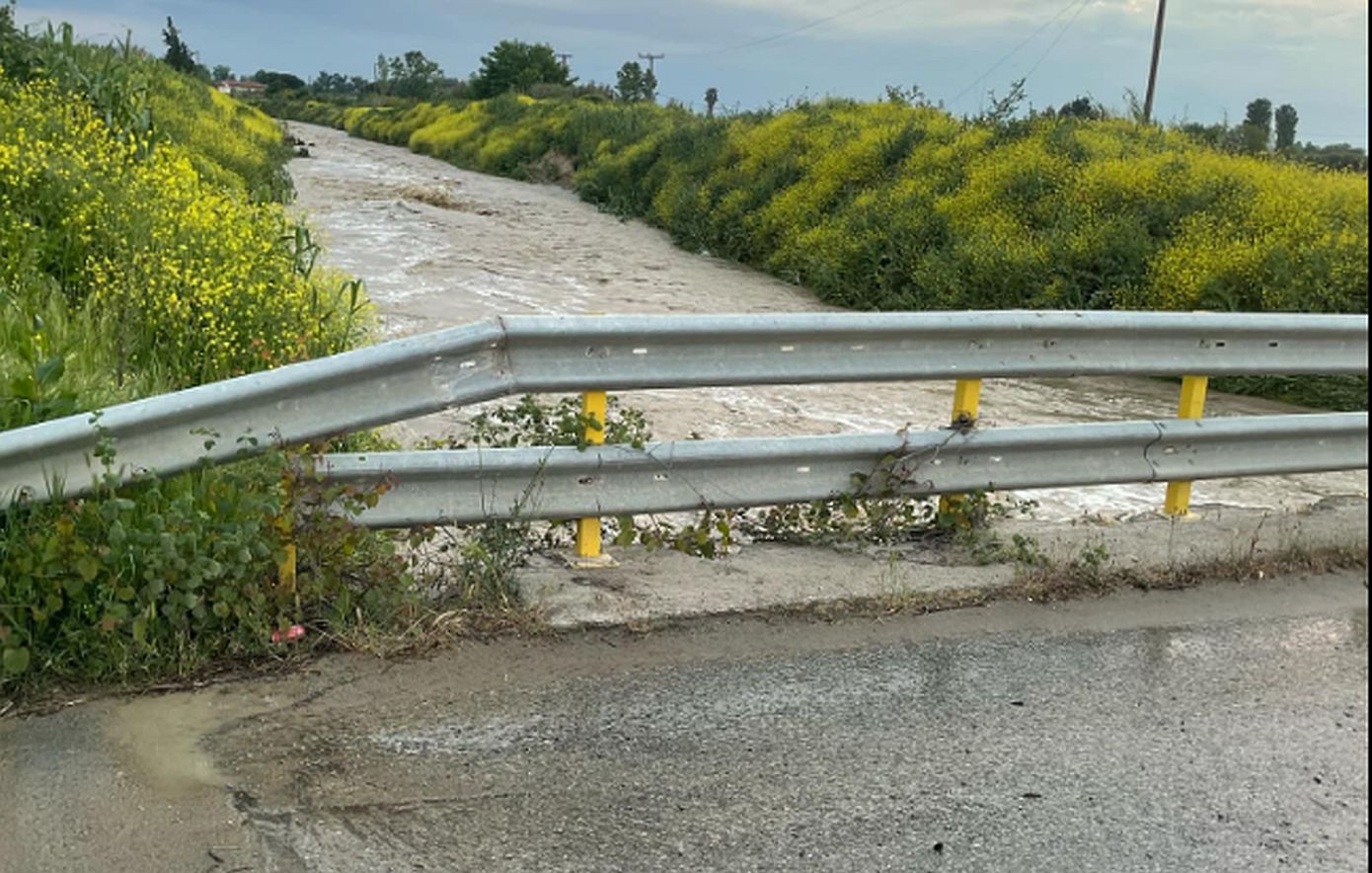 Χαλκιδική: Ξεχείλισε ρέμα λόγω ισχυρής βροχόπτωσης