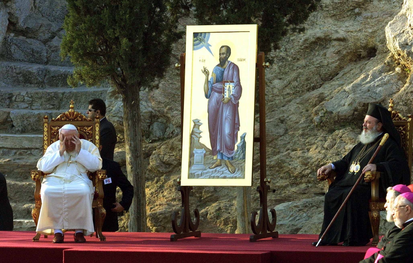 Η ιστορική επίσκεψη του πάπα Ιωάννη Παύλου Β' που δίχασε την Ελλάδα και συγκίνησε τον Χριστόδουλο