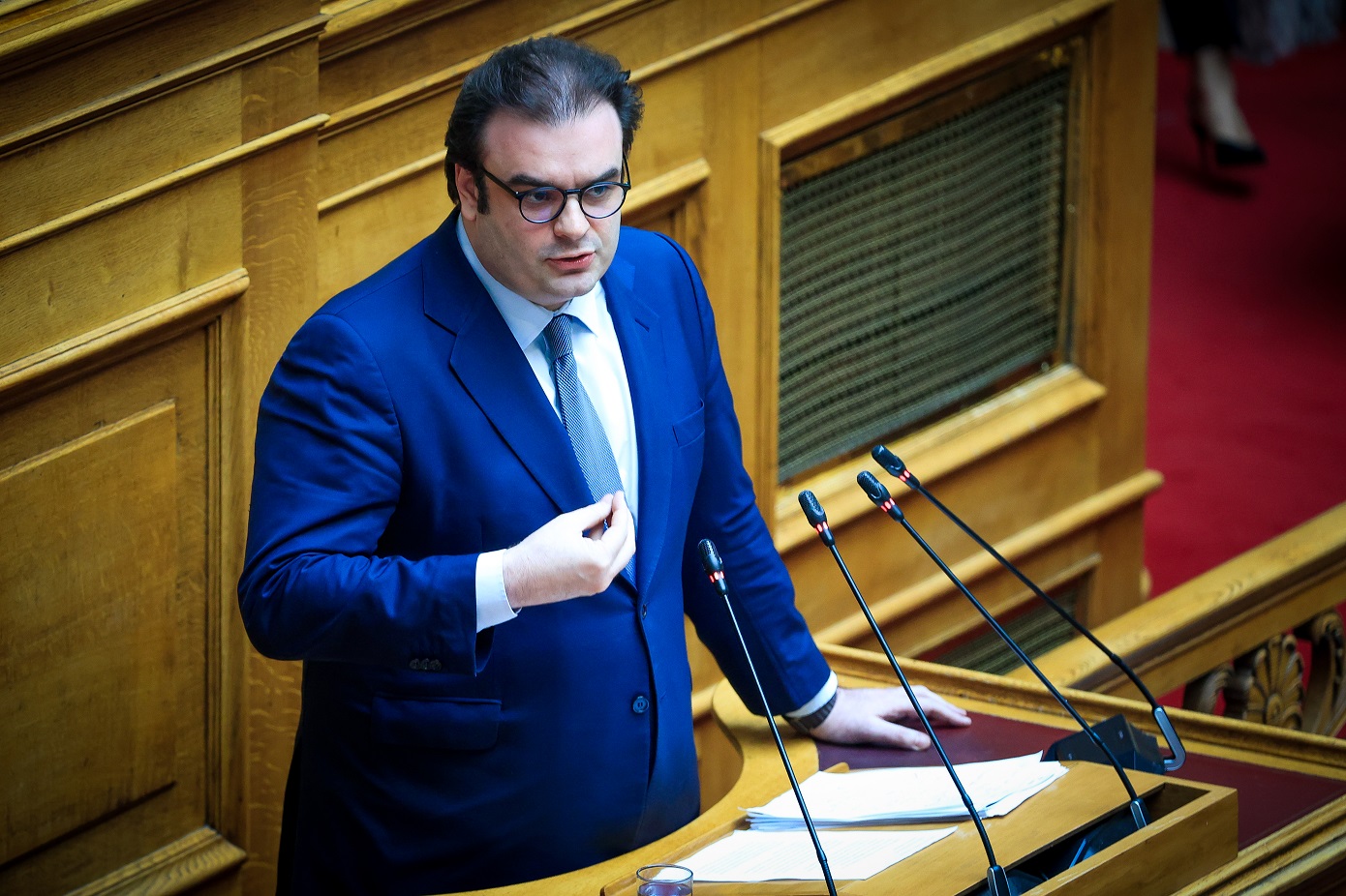 Υπερψηφίστηκε το νομοσχέδιο για την ενίσχυση της Κεφαλαιαγοράς – Πιερρακάκης: «Υπερόπλο» ο εξωδικαστικός συμβιβασμός