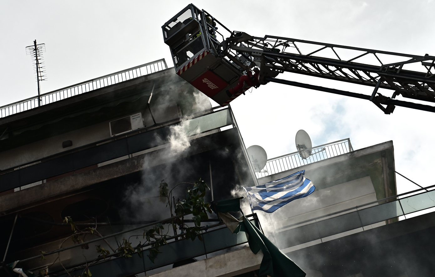 Συναγερμός στη Μεσογείων για πυρκαγιά σε διαμέρισμα 4ου ορόφου