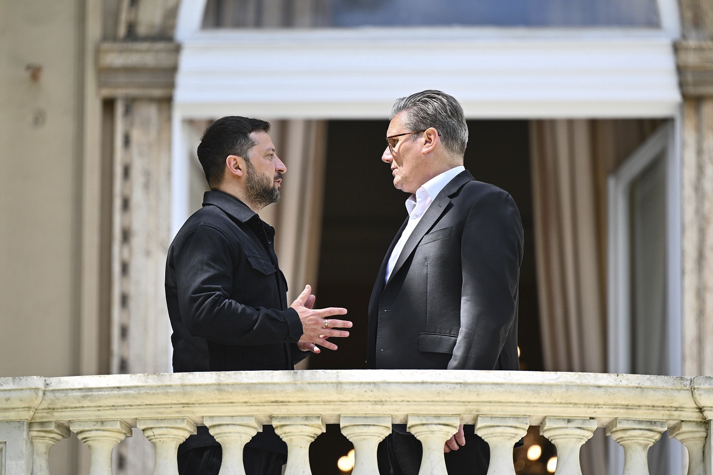 Τι είπαν Στάρμερ και Ζελένσκι στο περιθώριο της κηδείας του Πάπα Φραγκίσκου