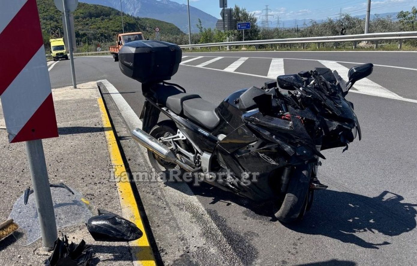 Τροχαίο με μηχανή στην αερογέφυρα του Μπράλου στη Λαμία &#8211; Στο νοσοκομείο ο δικυκλιστής