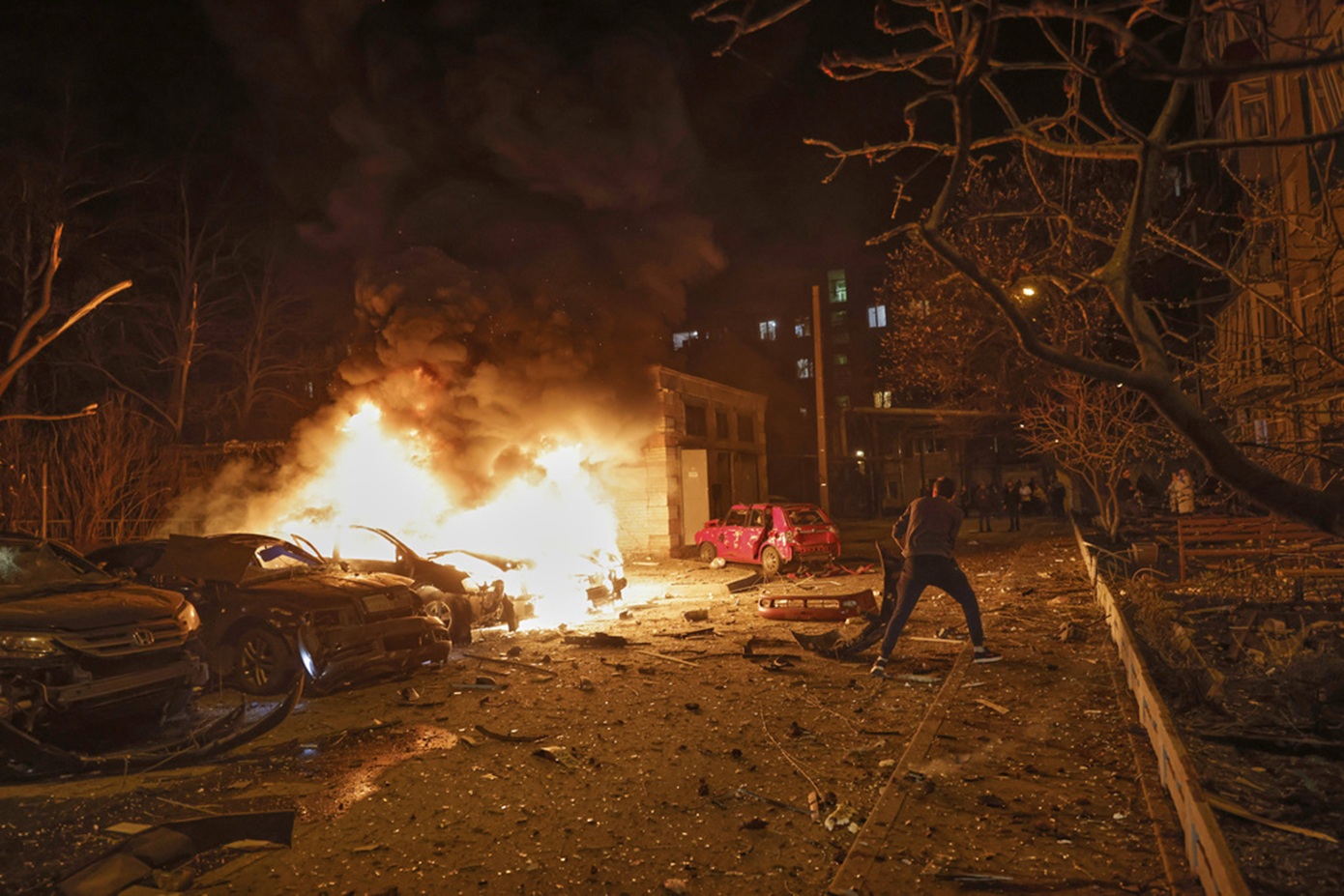 Ουκρανία: Στο στόχαστρο ξανά το Χάρκοβο – Τέσσερις νεκροί από ρωσικούς βομβαρδισμούς
